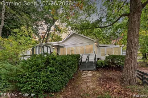 5630 Glen Echo Dr, Genoa, MI 48843