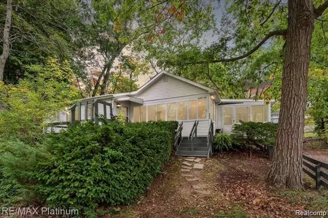 5630 Glen Echo Dr, Genoa, MI 48843