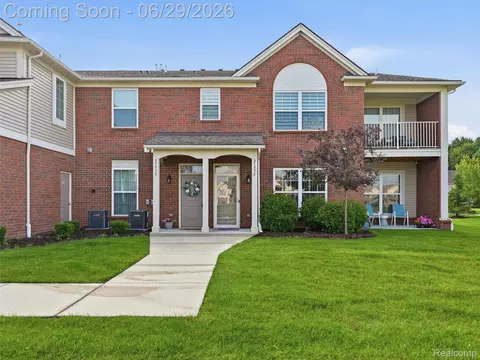 21936 Andover Dr, Macomb, MI 48042