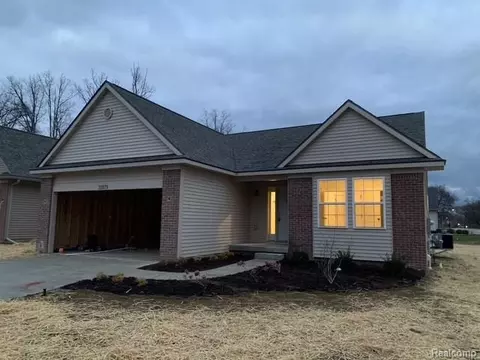 11453 Hidden Oaks Dr, Vienna, MI 48420