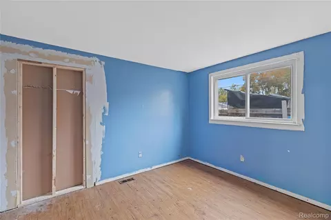 9274 Chamberlain St, Romulus, MI 48174 photo 13