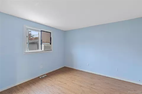 9274 Chamberlain St, Romulus, MI 48174 photo 14