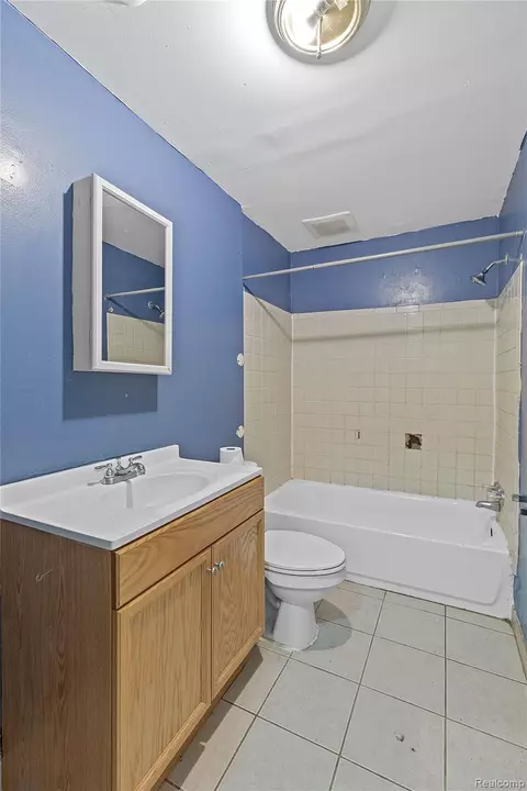 9274 Chamberlain St, Romulus, MI 48174 photo 12