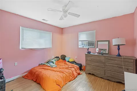 9274 Chamberlain St, Romulus, MI 48174 photo 22