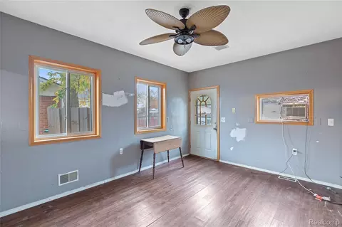 9274 Chamberlain St, Romulus, MI 48174 photo 7