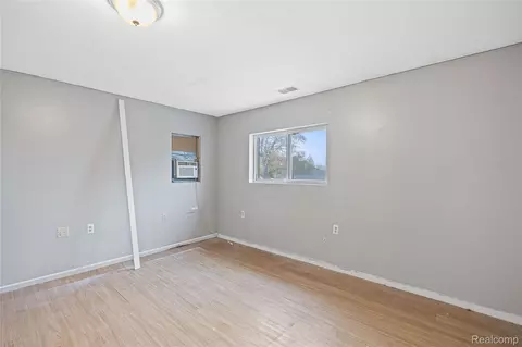 9274 Chamberlain St, Romulus, MI 48174 photo 17