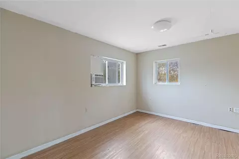 9274 Chamberlain St, Romulus, MI 48174 photo 15