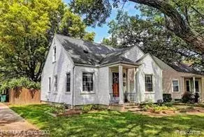 579 E Baker Ave, Clawson, MI 48017