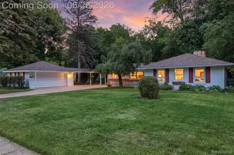 32425 Cloverdale Ave, Farmington, MI 48336