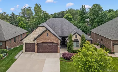 2094 Westridge Dr, Shelby Township, MI 48316