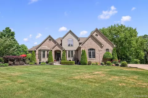 68960 Silver Fox Ln, Washington, MI 48095