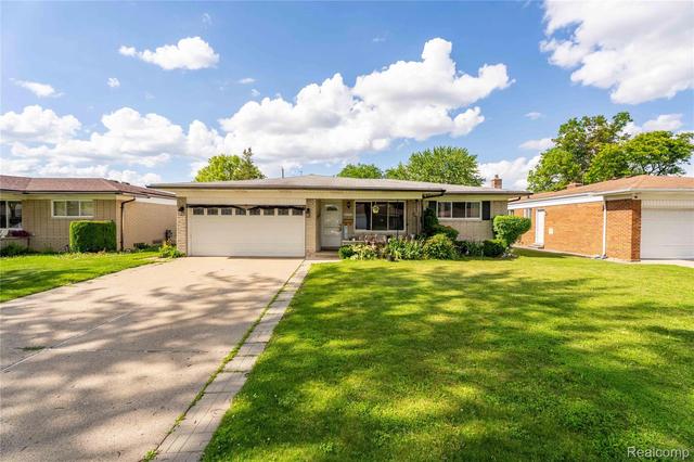 3173 Hedge Dr, Sterling Heights, MI 48310
