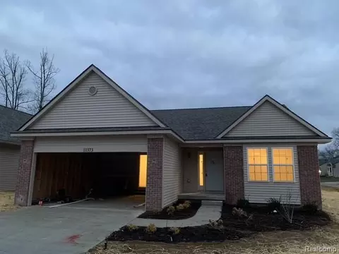 11449 Hidden Oaks Dr, Vienna, MI 48420
