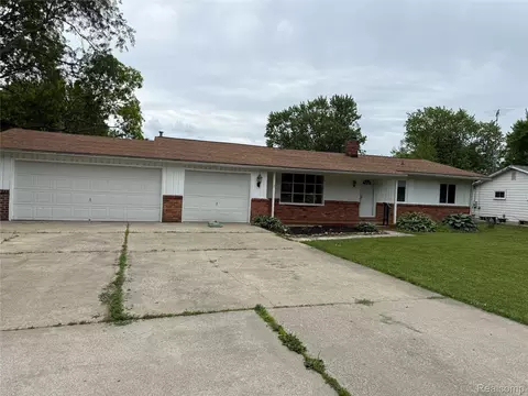5347 Mapletree Dr, Flint, MI 48532