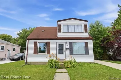 26435 Chippendale St, Roseville, MI 48066