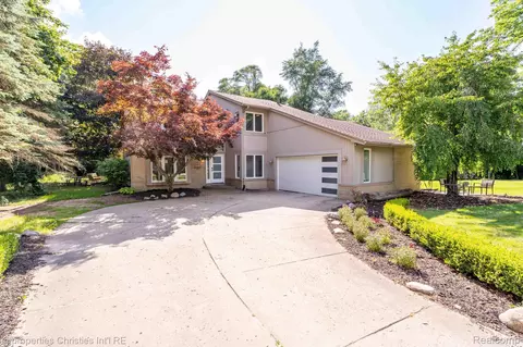 2766 Acorn Rd, Bloomfield Hills, MI 48302