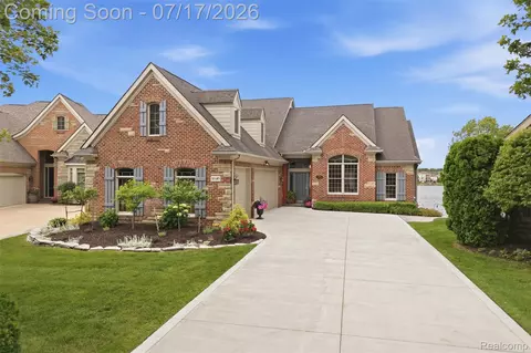 10685 Cliffview Dr, Green Oak, MI 48178