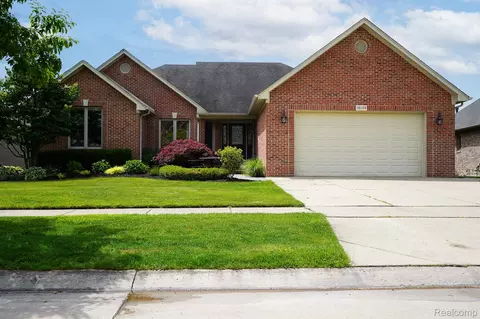 16154 White Water Dr, Macomb, MI 48042