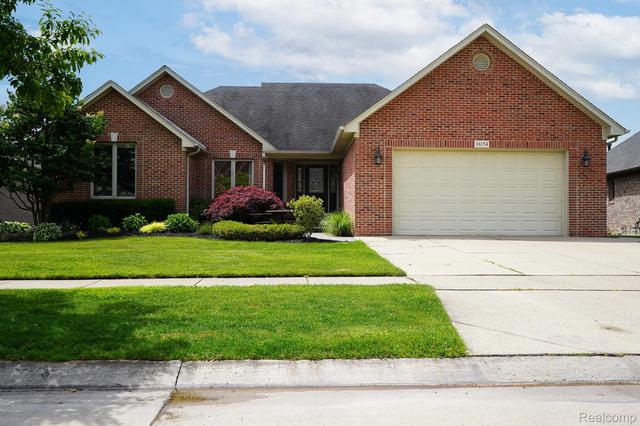 16154 White Water Dr, Macomb, MI 48042