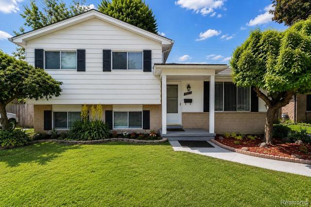 33828 Stonewood Dr, Sterling Heights, MI 48312