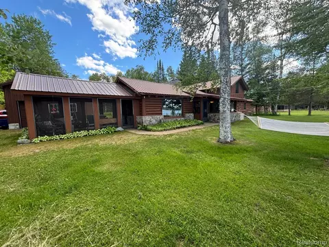32494 W Betcher Dr, Trout Lake, MI 49793