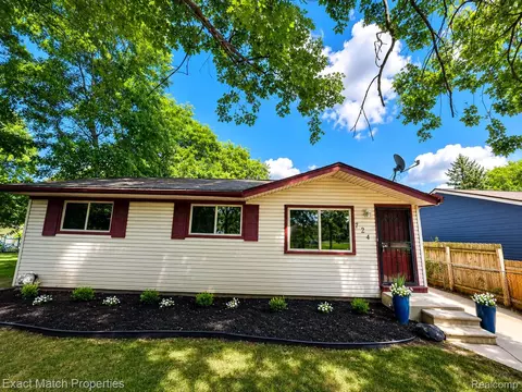 724 Parkwood Ave, Pontiac, MI 48340