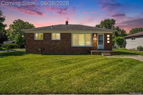 1209 Massoit Rd, Clawson, MI 48017