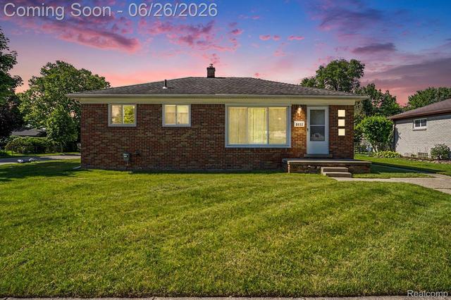 1209 Massoit Rd, Clawson, MI 48017