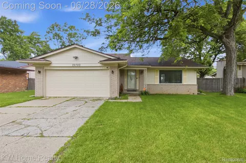 19700 Northbrook Dr, Southfield, MI 48076