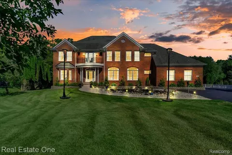33850 Braebury Rdg, Farmington Hills, MI 48331