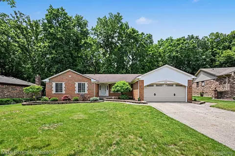 18733 Yorkshire Dr, Livonia, MI 48152