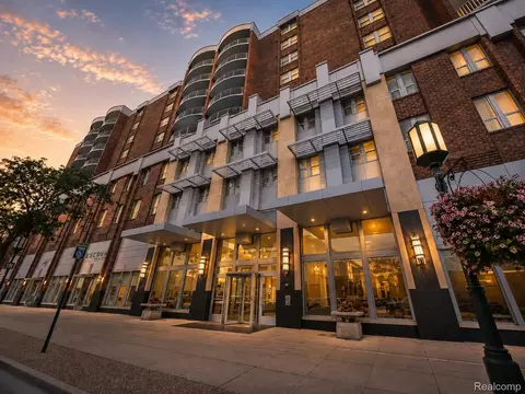 411 S Old Woodward Ave #714, Birmingham, MI 48009