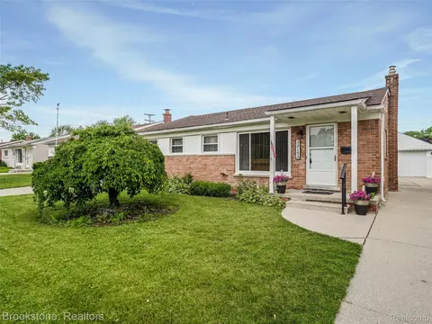 32152 Anita Dr, Westland, MI 48185