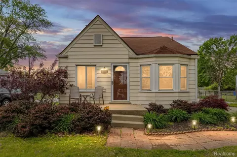 8181 Vermont Ave, Warren, MI 48093