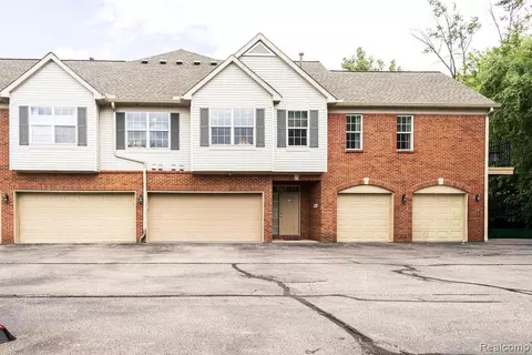 23044 Williamsburg Cir, Woodhaven, MI 48183