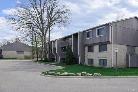 29860 W 12 Mile Rd #604, Farmington Hills, MI 48334