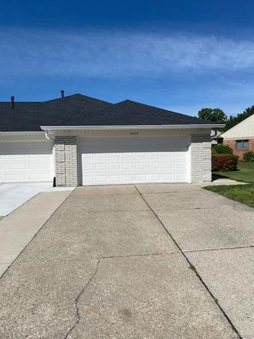 20404 Birch Meadow Dr, Clinton Township, MI 48036