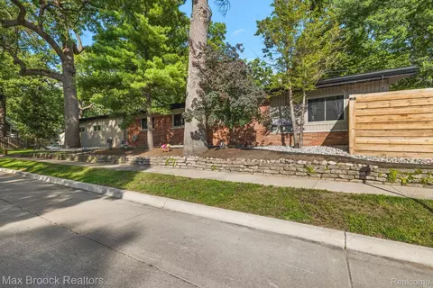 1411 W Farnum Ave, Royal Oak, MI 48067