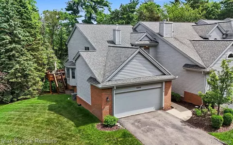 6510 Scenic Pines Ct, Independence, MI 48346