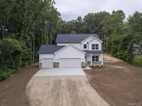 16085 Catalpa Ridge Dr, Holly, MI 48442