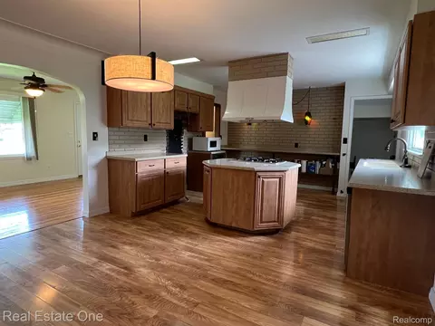 Kitchen - 50590 Card Rd, Macomb, MI 48044 photo 2 of 2