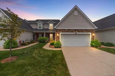 3349 Grove Ln, Auburn Hills, MI 48326