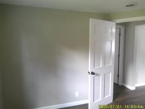 Bedroom - 3490 Beveridge Rd, Flint, MI 48532 photo 2 of 4