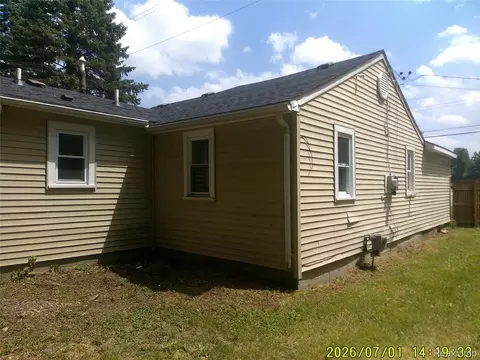 Exterior - 3490 Beveridge Rd, Flint, MI 48532 photo 2 of 3