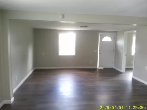 Living - 3490 Beveridge Rd, Flint, MI 48532 photo 2 of 4