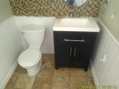 Bath - 3490 Beveridge Rd, Flint, MI 48532 photo 1 of 3