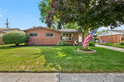 36415 Dowling St, Livonia, MI 48150