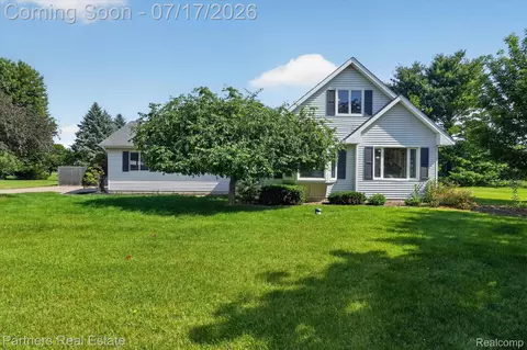 9145 Apple Orchard Dr, Tyrone, MI 48430