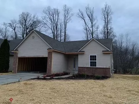 11473 Hidden Oaks Dr, Vienna, MI 48420