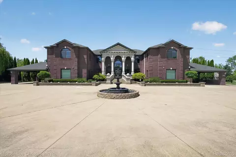 6223 Valleyfield Dr, Plymouth, MI 48170